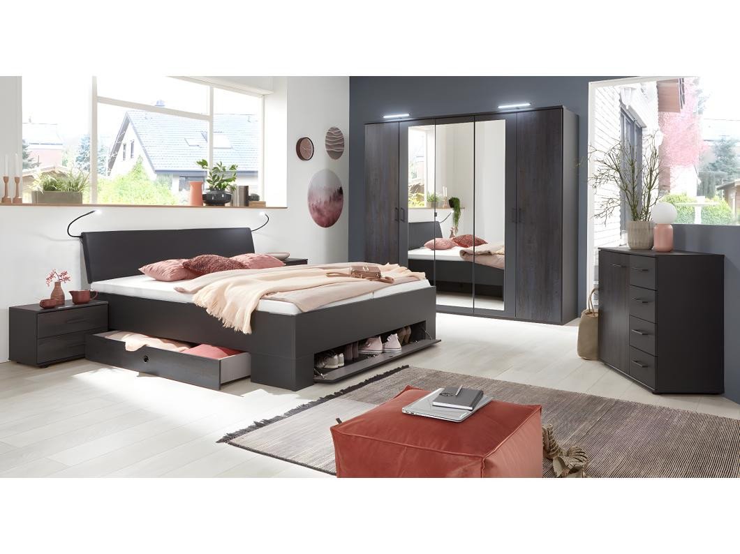 Une chambre avec parquet et mur de couleur taupe .